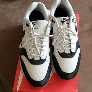 Nike Air Max 1 SE Size 8.5M 9.5W